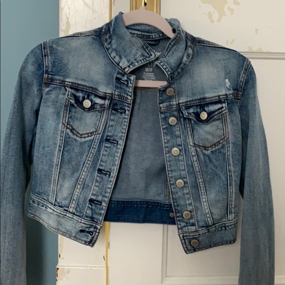 Cropped denim jacket